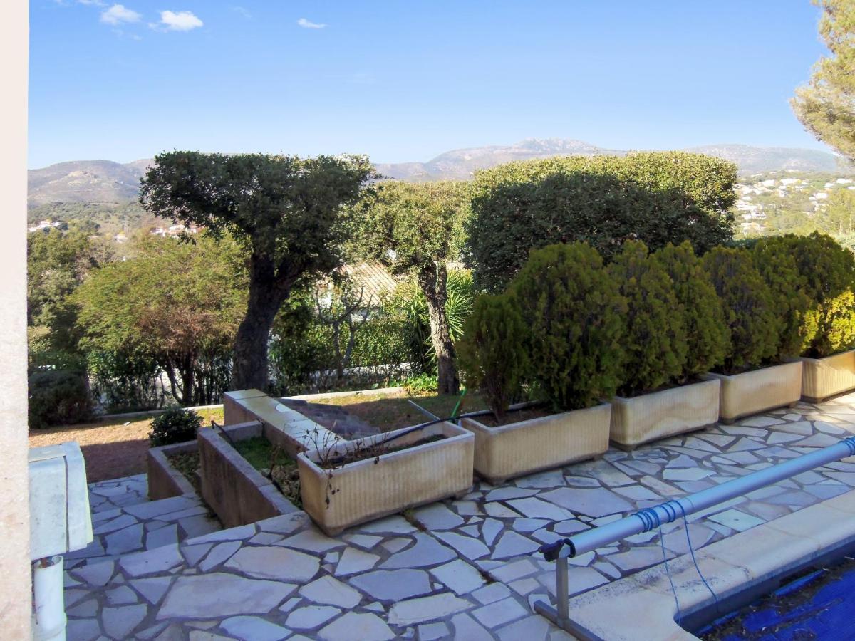 Villa Avec Piscine A Saint-Raphael Et Vue Sur La Montagne Exterior foto